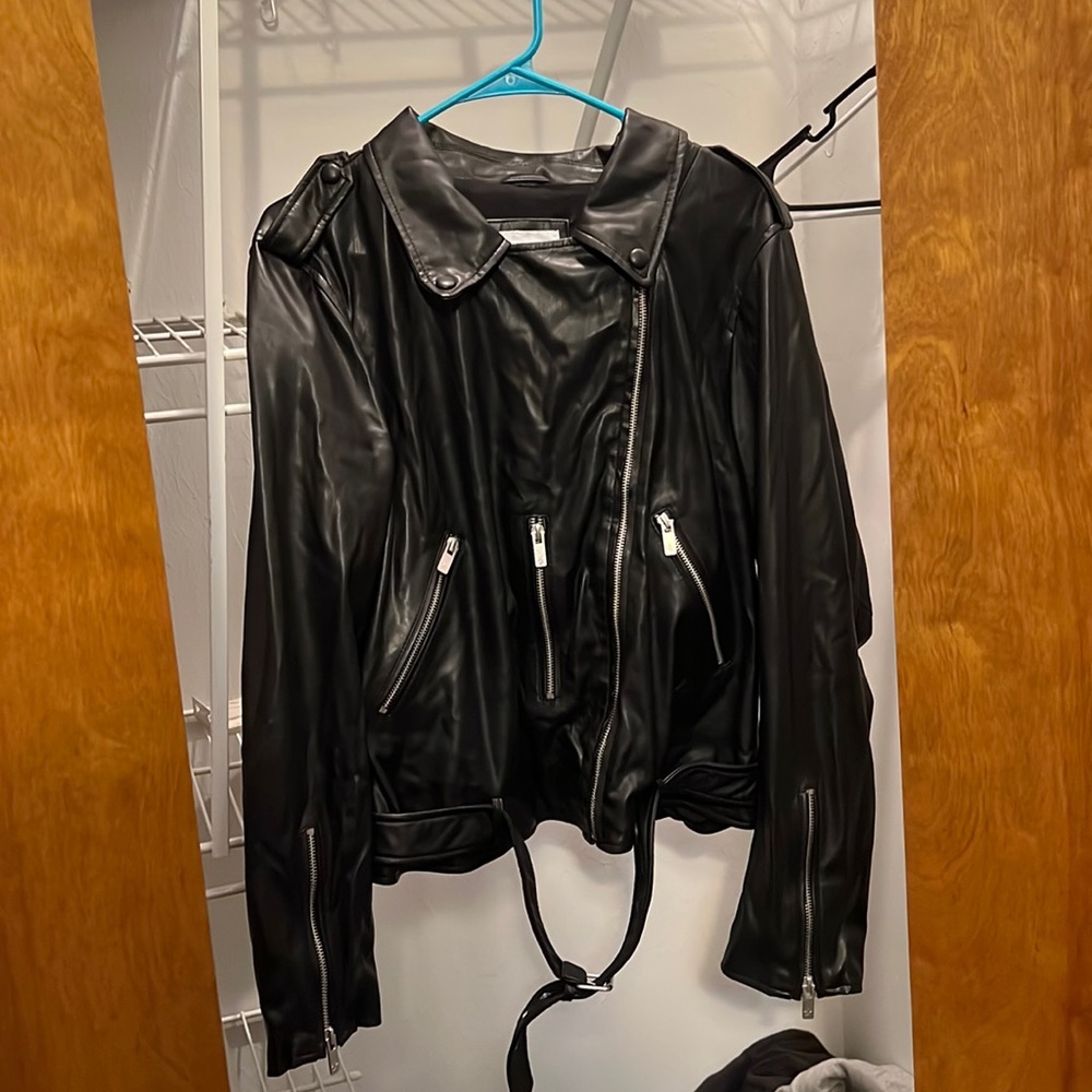 Chelsea DeBoer sturgis biker jacket in color black size 2xl